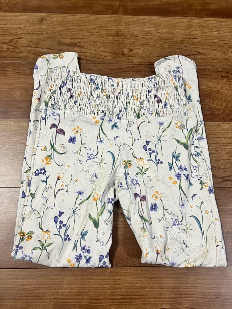 SUKALA ヨガウェア ブラトップ レギンス　ボタニカルシャーリング