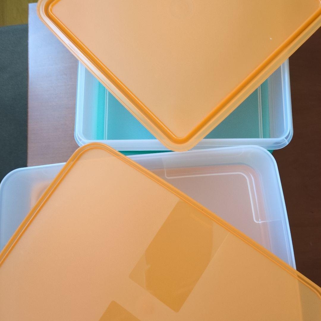 未使用品　タッパーウェア　食品保存容器 4個セット＋使用済み１個
