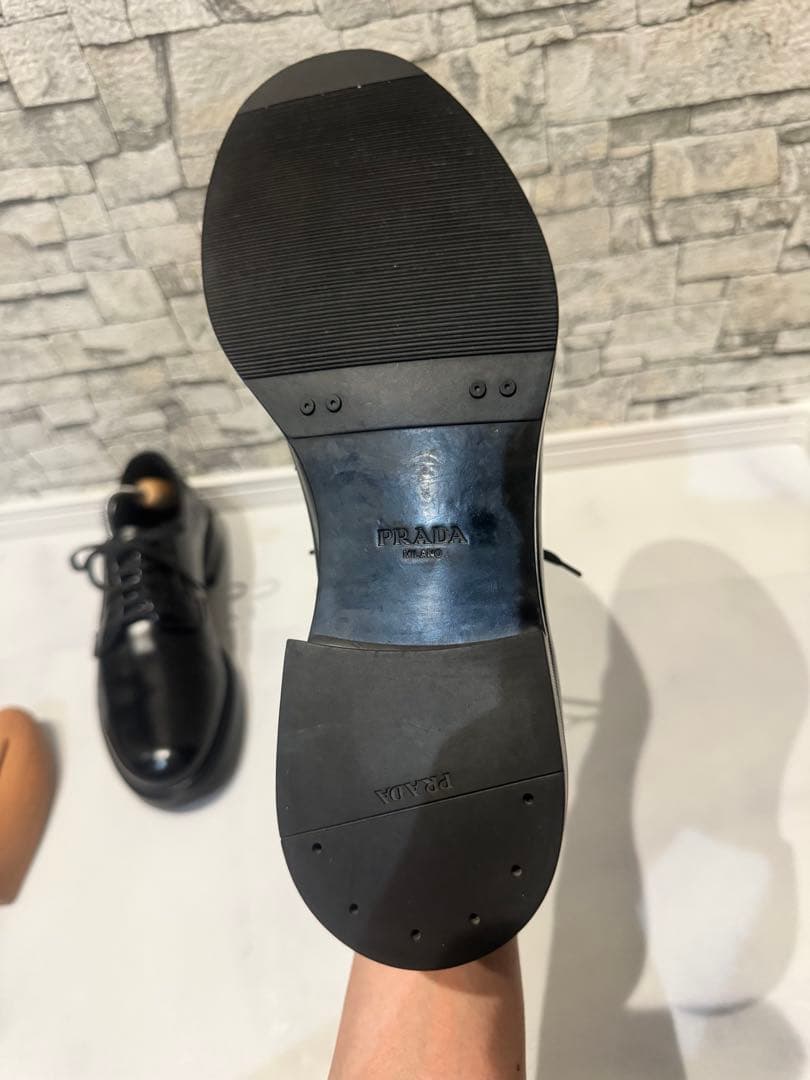 プラダ　アーモンドトゥ　ダービーシューズ
