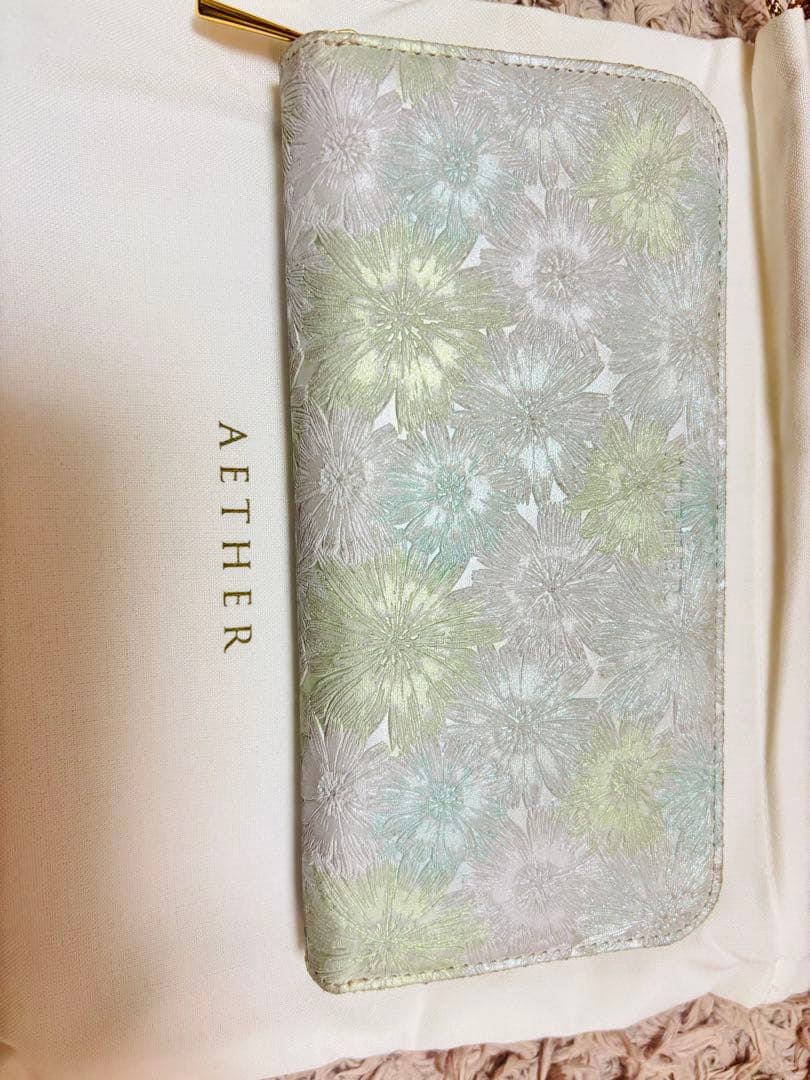 〜1/7値下げ❗️【美品】エーテル　マルグリート　長財布　ラウンドファスナー　花柄