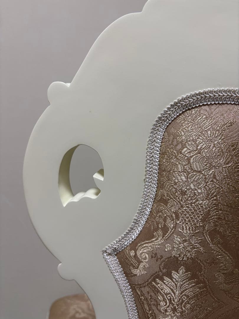 4.クラシック ホワイト ダイニングチェア　美品　4脚持っています。