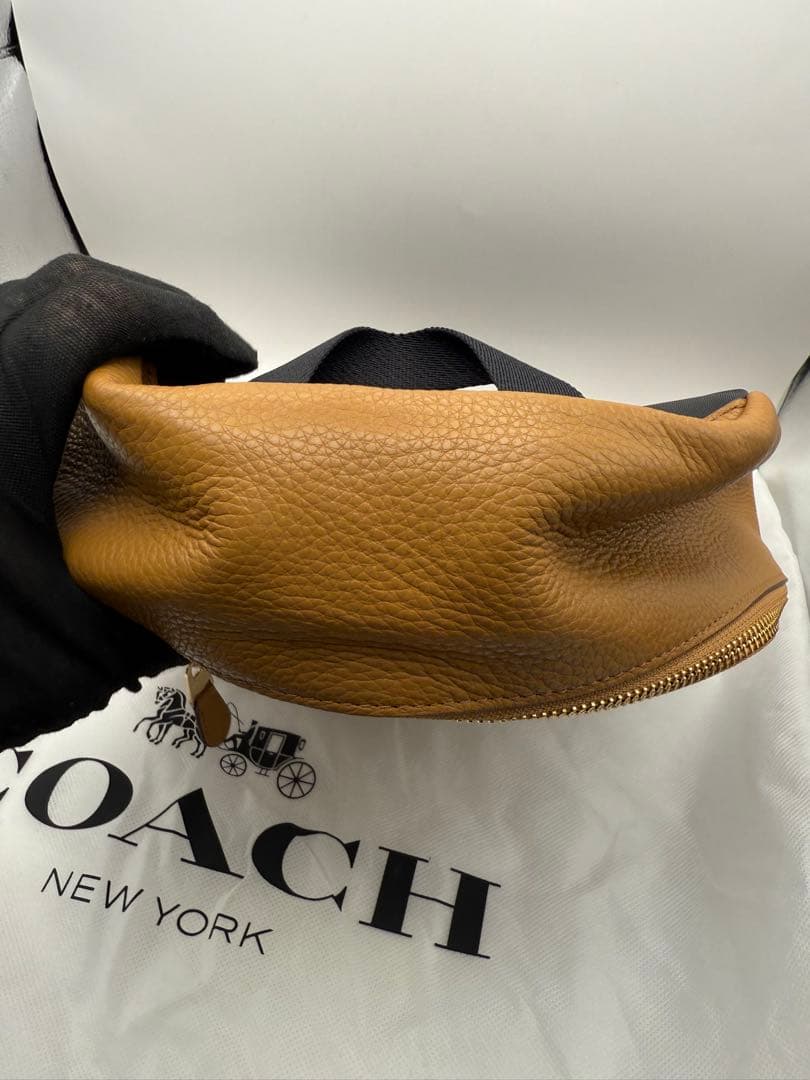 コーチ　ミディアム　チャーリー　バックパック　リュック　F30550