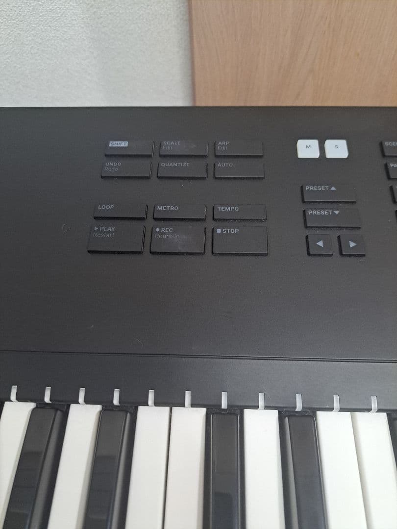 KOMPLETE KONTROL s61 mk2 midiキーボード