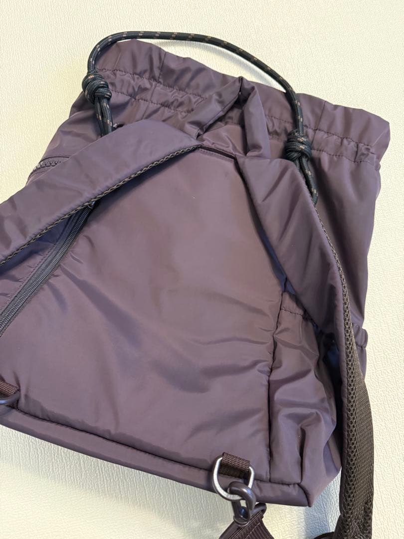 美品　撥水 emmiロゴマルチバックパック　バーガンディ