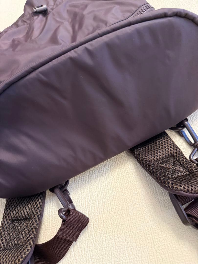 美品　撥水 emmiロゴマルチバックパック　バーガンディ