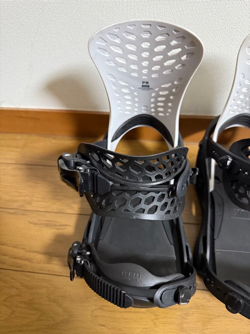 24-25モデル HOLIDAY POPLIVE FLUX PR