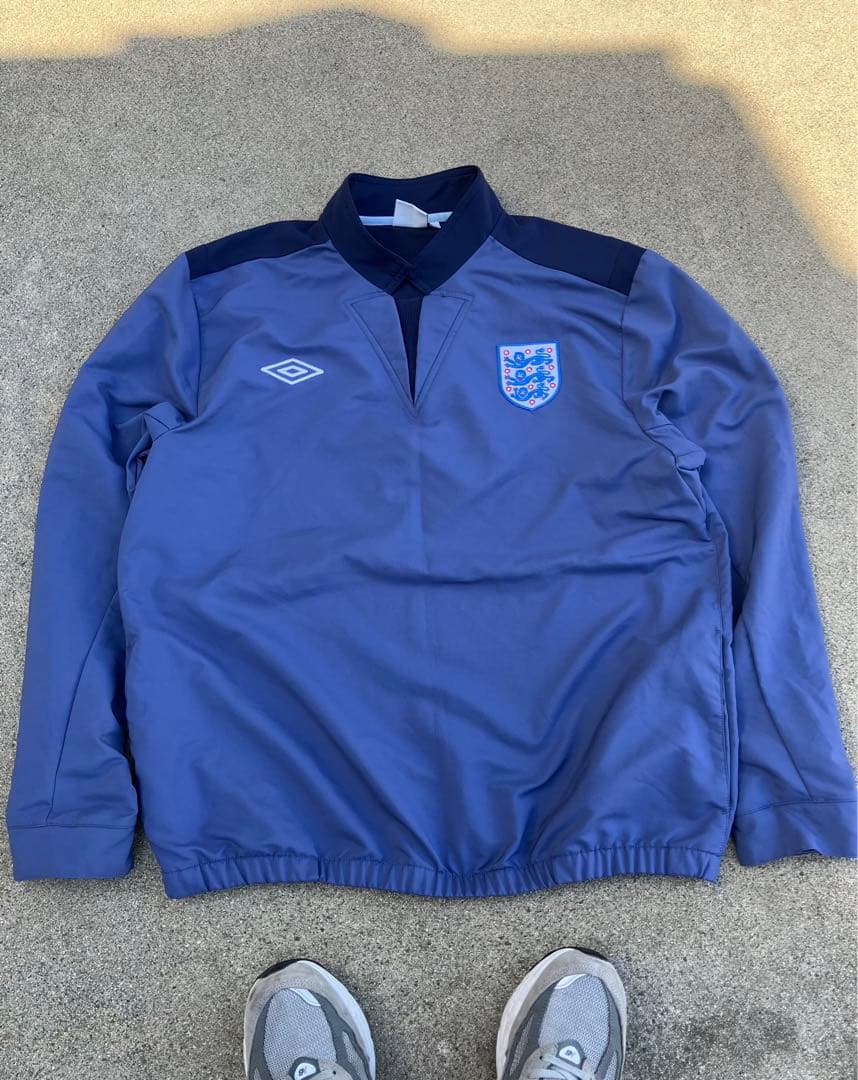 デットストック！】在原みゆ紀 UMBRO×イングランド代表/ドリルトップ2XL