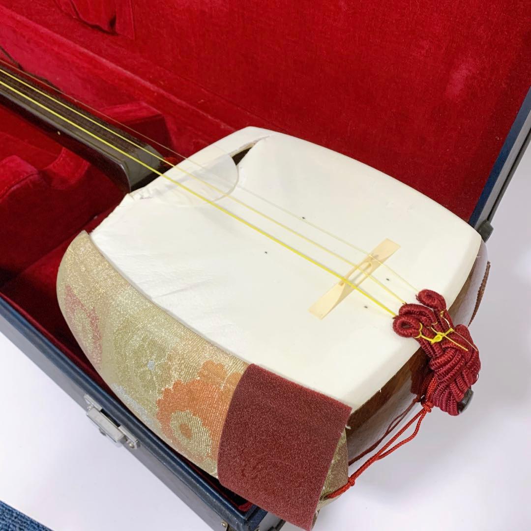 【送料込】高級 三味線 中棹 紅木 津軽張り 東触り 丸打ち胴 ケース付き