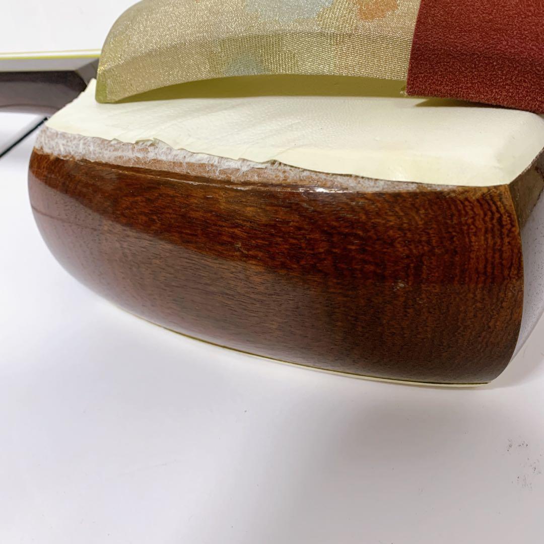 【送料込】高級 三味線 中棹 紅木 津軽張り 東触り 丸打ち胴 ケース付き