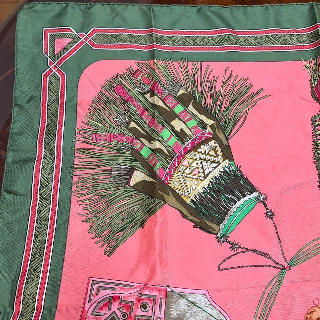 ★HERMES★ スカーフ カレ90 砂漠の革飾り シルク グリーン ピンク