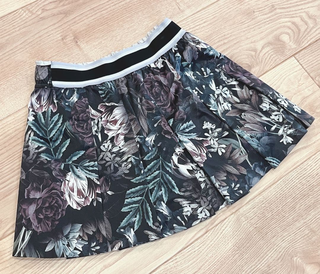 NIKE フローラル柄　スコート X S