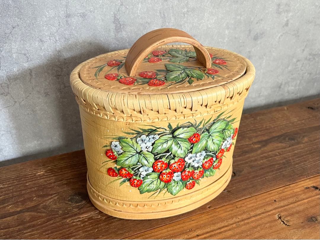 ロシア雑貨・白樺細工・ベレスタ・伝統工芸品・収納ボックス・ハンドペイントいちご