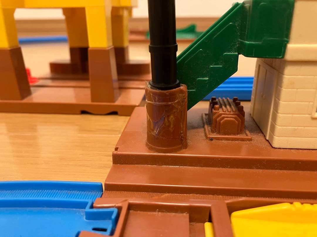 プラレール トーマス&バッシュの丸太つみおろしセットとプラレール ダッシュ