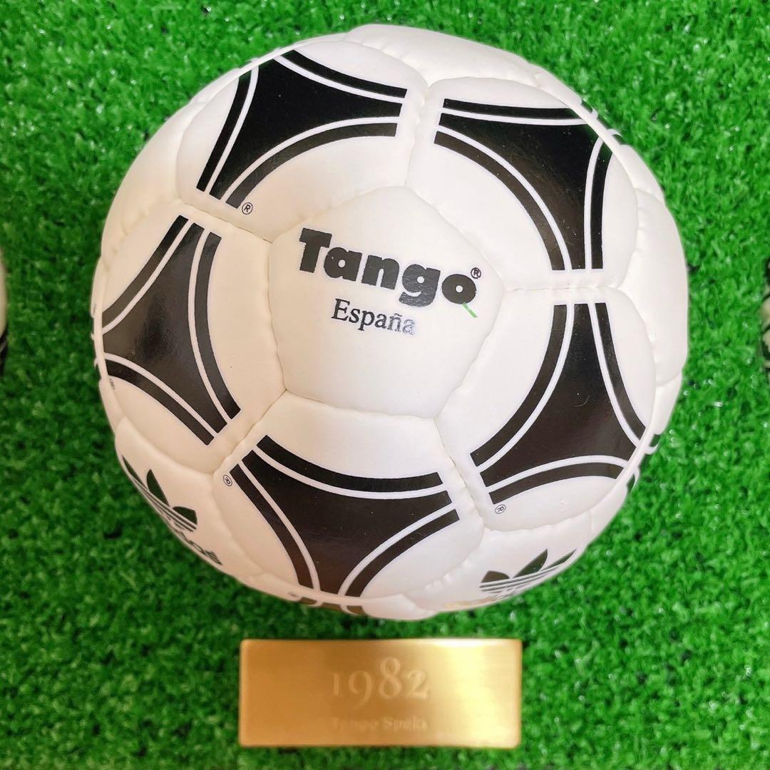 希少】 ワールドカップ アディダス ヒストリカルマッチボール1970-2002