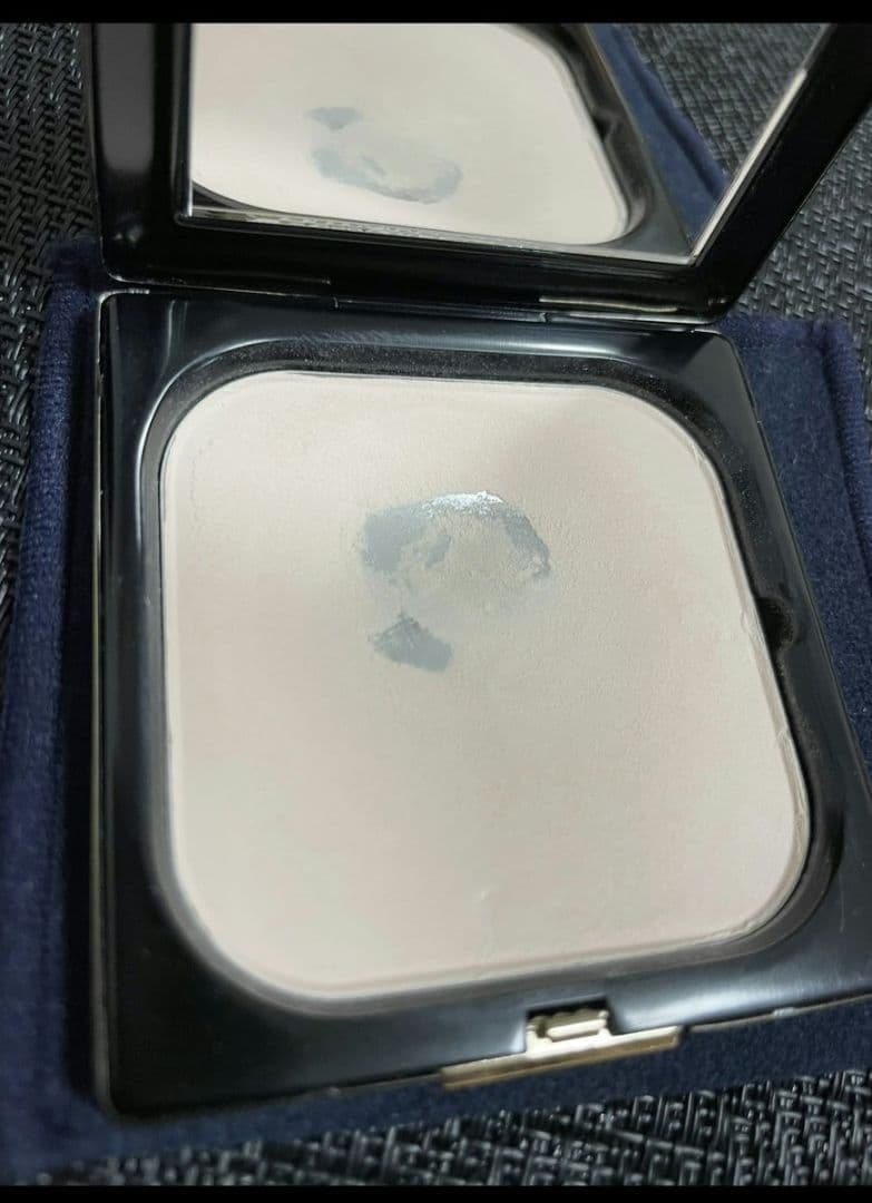 クレドポーボーテ プードルコンパクトエサンシエルn エレガントスリム