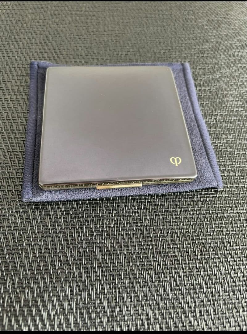 クレドポーボーテ プードルコンパクトエサンシエルn エレガントスリム