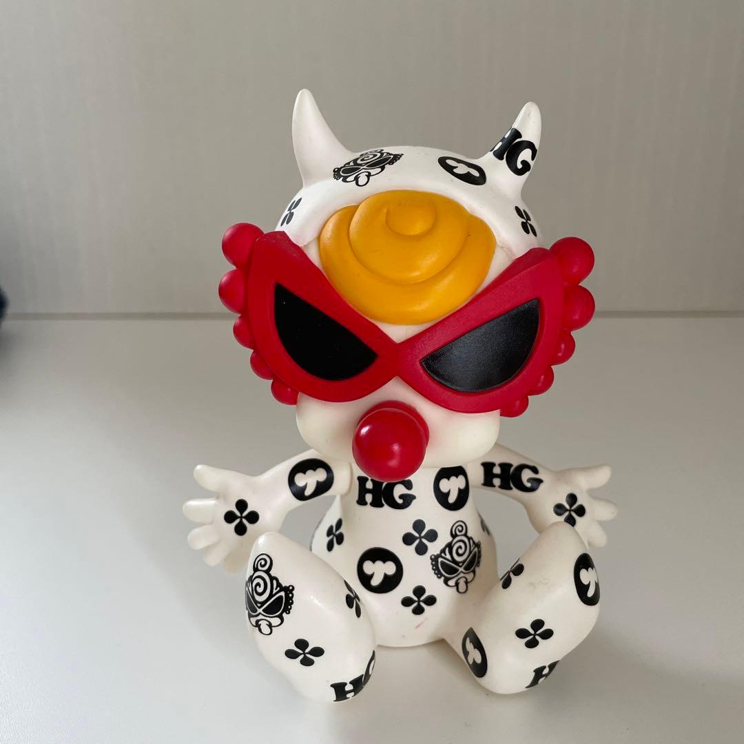 ヒスミニ デビルキンドール 総柄 白×黒 - メルカリ