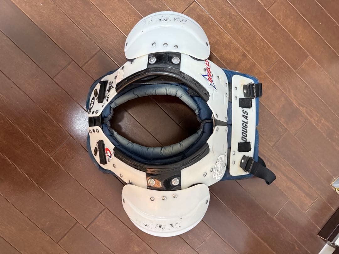 Douglas ショルダーパッド ホワイト/ブルー