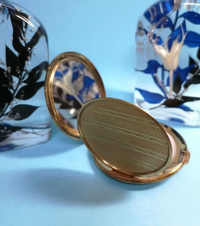 1950s ✨ 英国アンティーク パウダーコンパクト