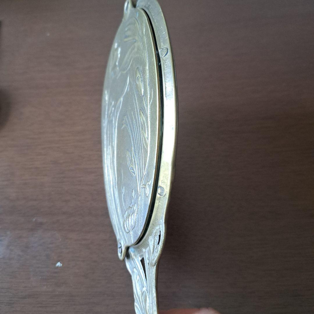 金色の花柄ハンドミラー