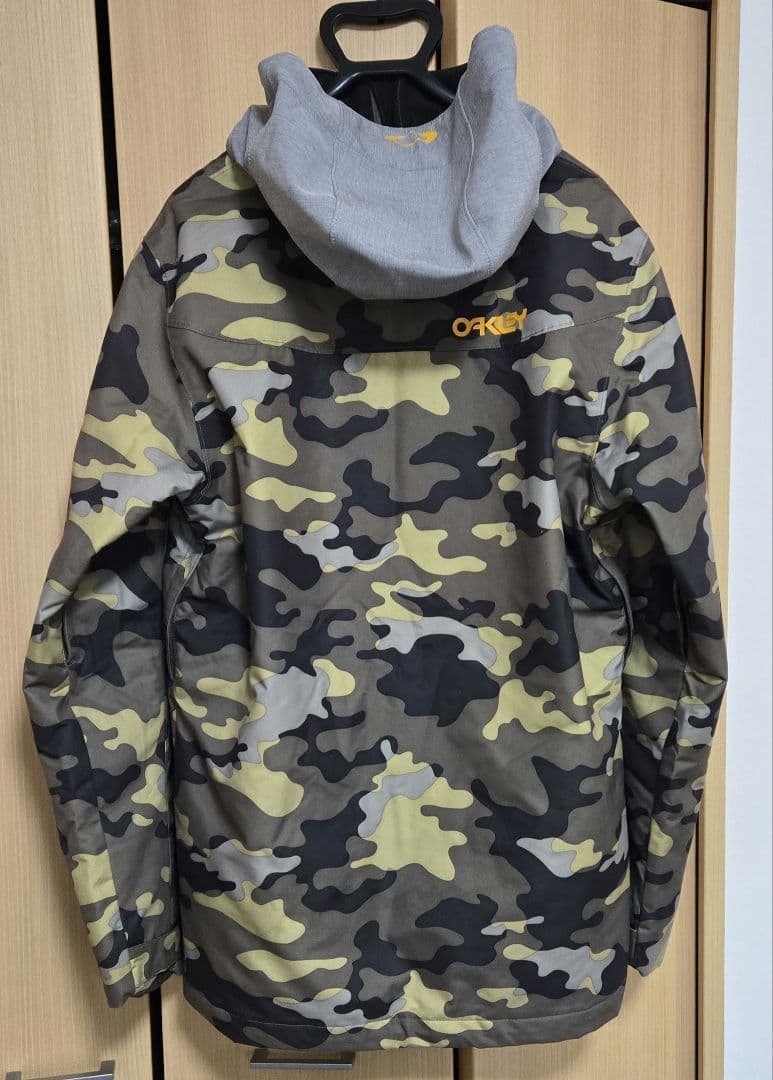 オークリー　スノーボードジャケット　迷彩