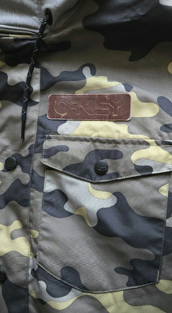 オークリー　スノーボードジャケット　迷彩