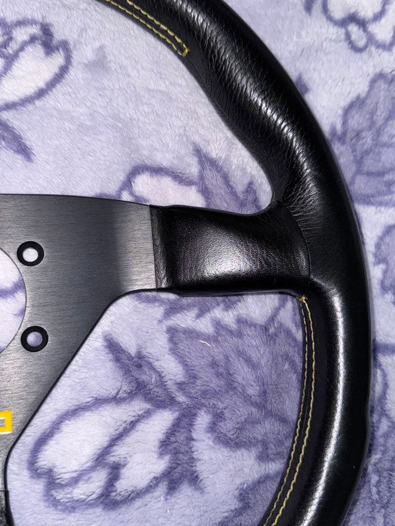 MOMO ヴェローチェレーシングステアリング　350mm