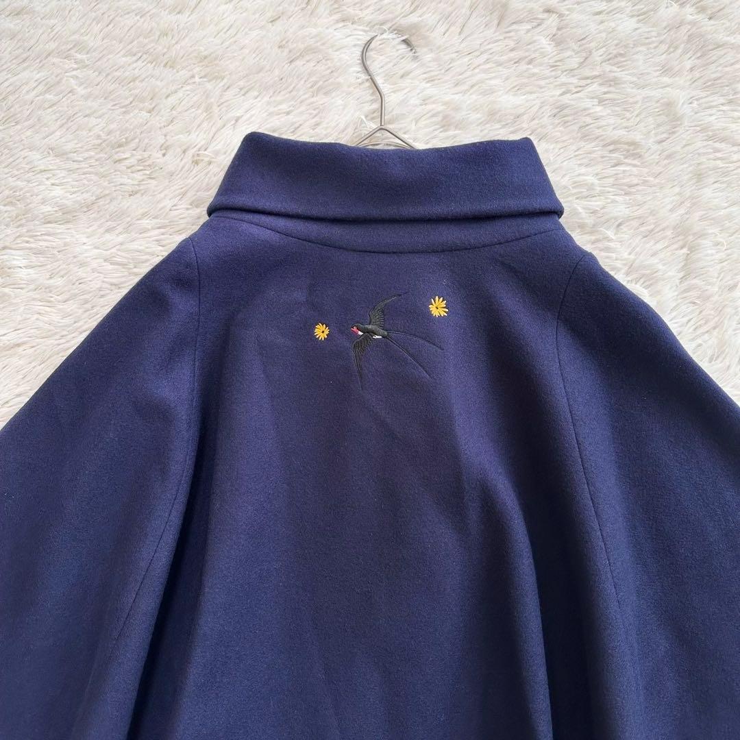 美品 ふりふ ポンチョコート ツバメ刺繍 鳥 着物ケープ ウール混 紺 マント