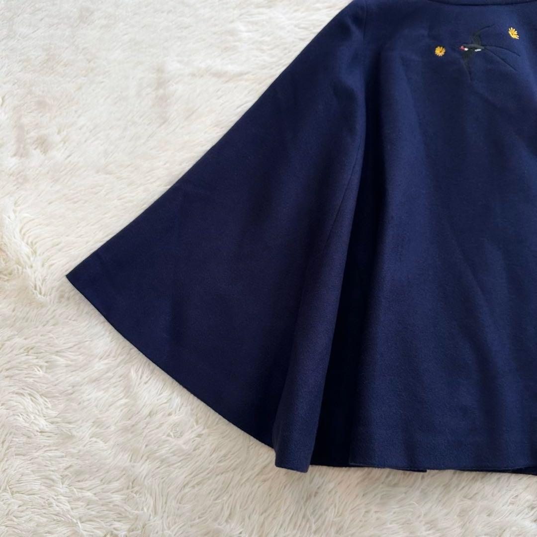 美品 ふりふ ポンチョコート ツバメ刺繍 鳥 着物ケープ ウール混 紺 マント