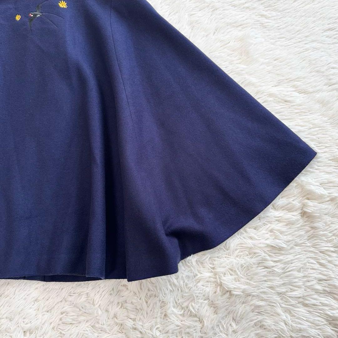 美品 ふりふ ポンチョコート ツバメ刺繍 鳥 着物ケープ ウール混 紺 マント
