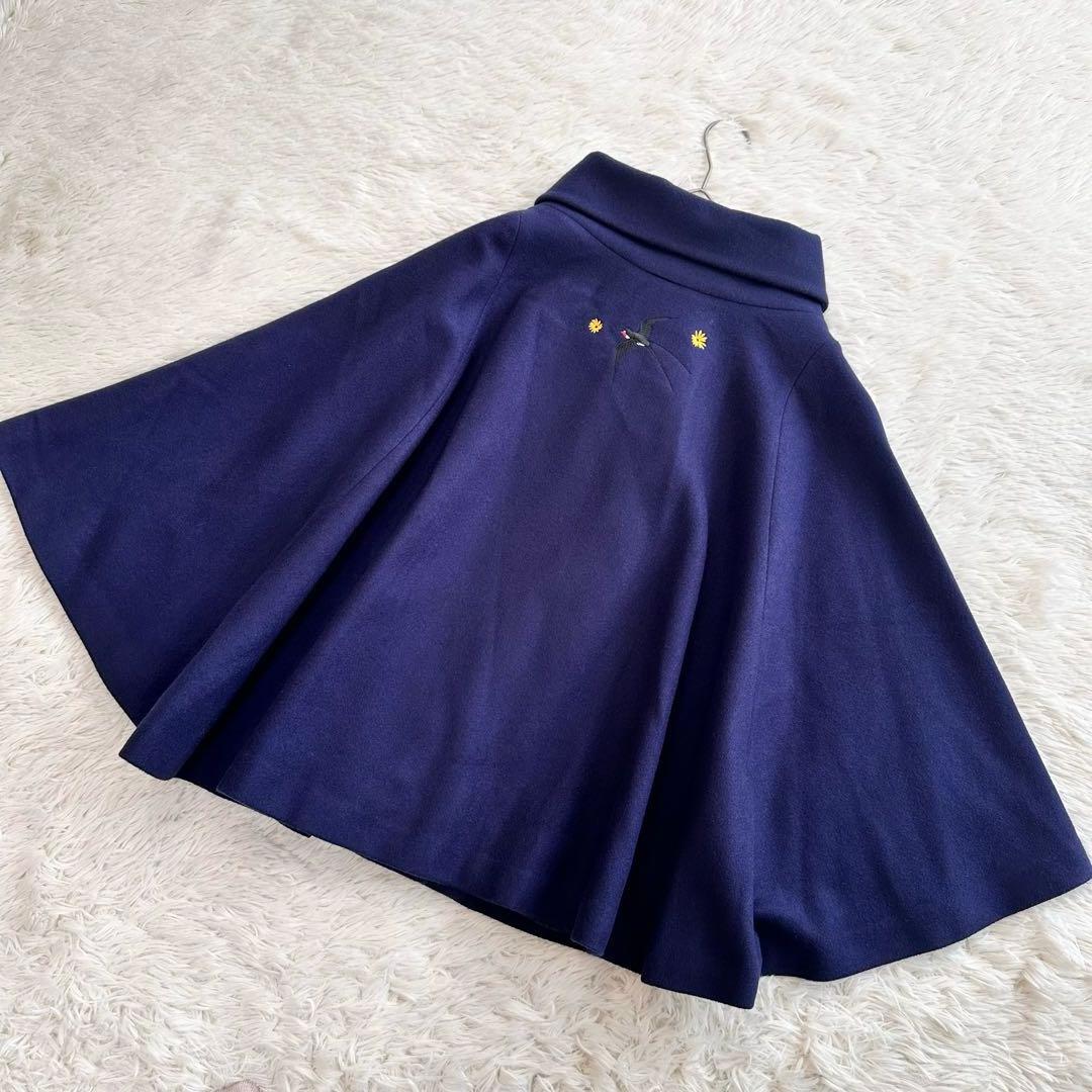 美品 ふりふ ポンチョコート ツバメ刺繍 鳥 着物ケープ ウール混 紺 マント