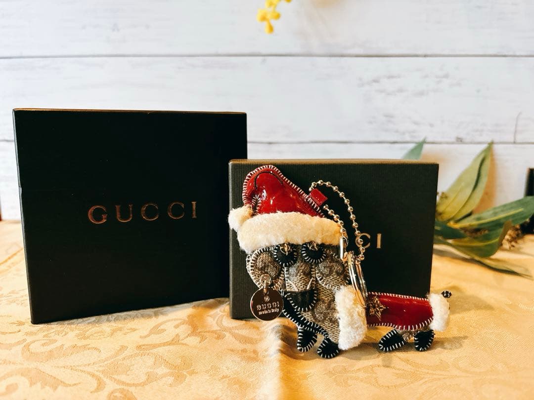 GUCCI キーホルダー　クリスマスバージョン　犬
