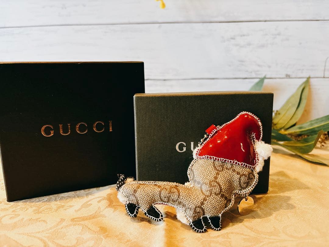 GUCCI キーホルダー　クリスマスバージョン　犬