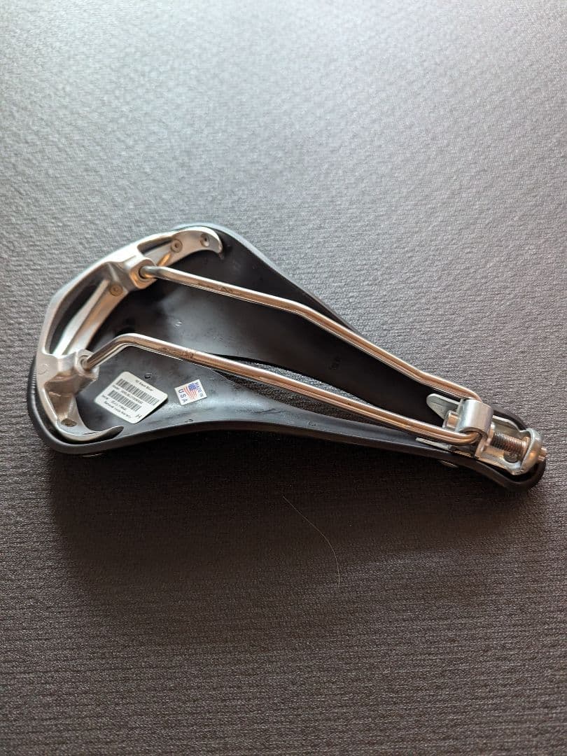 セラアナトミカ R2 サドル（ブラック）