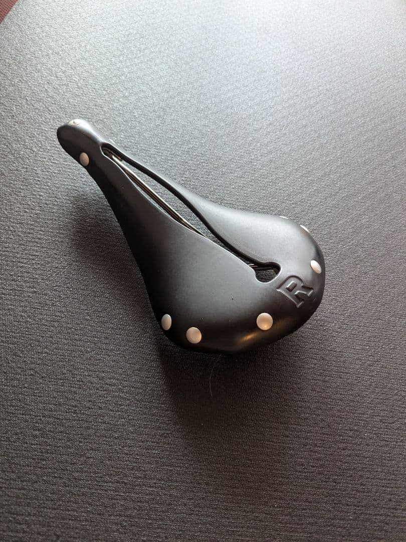 セラアナトミカ R2 サドル（ブラック）