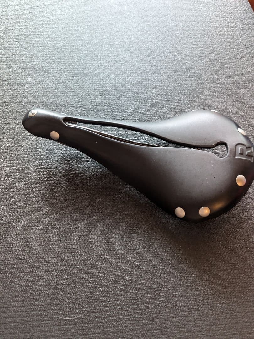 セラアナトミカ R2 サドル（ブラック）