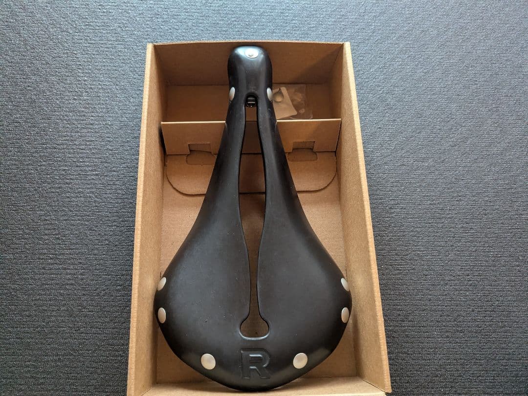 セラアナトミカ R2 サドル（ブラック）