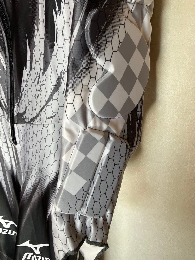 アルペンスキー競技用ワンピース（ミズノ、サイズＬ）