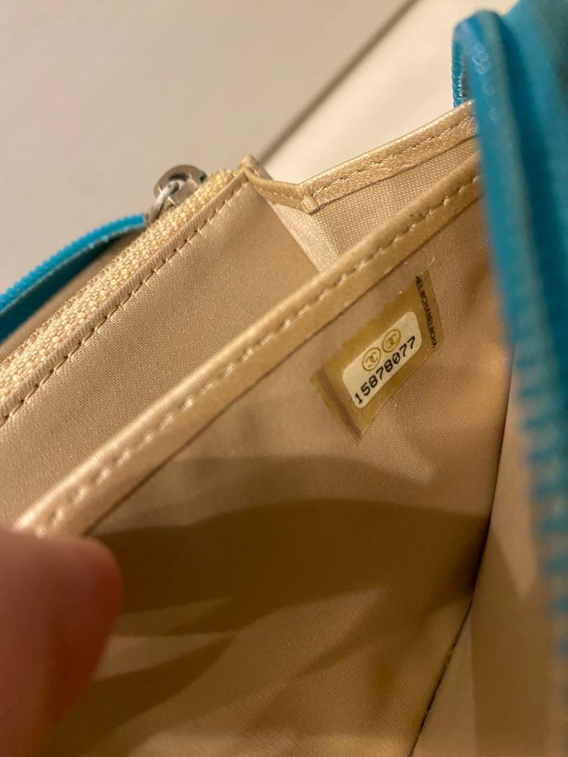 シャネル CHANEL ラウンドファスナー 長財布 カメリア レザー ブルー