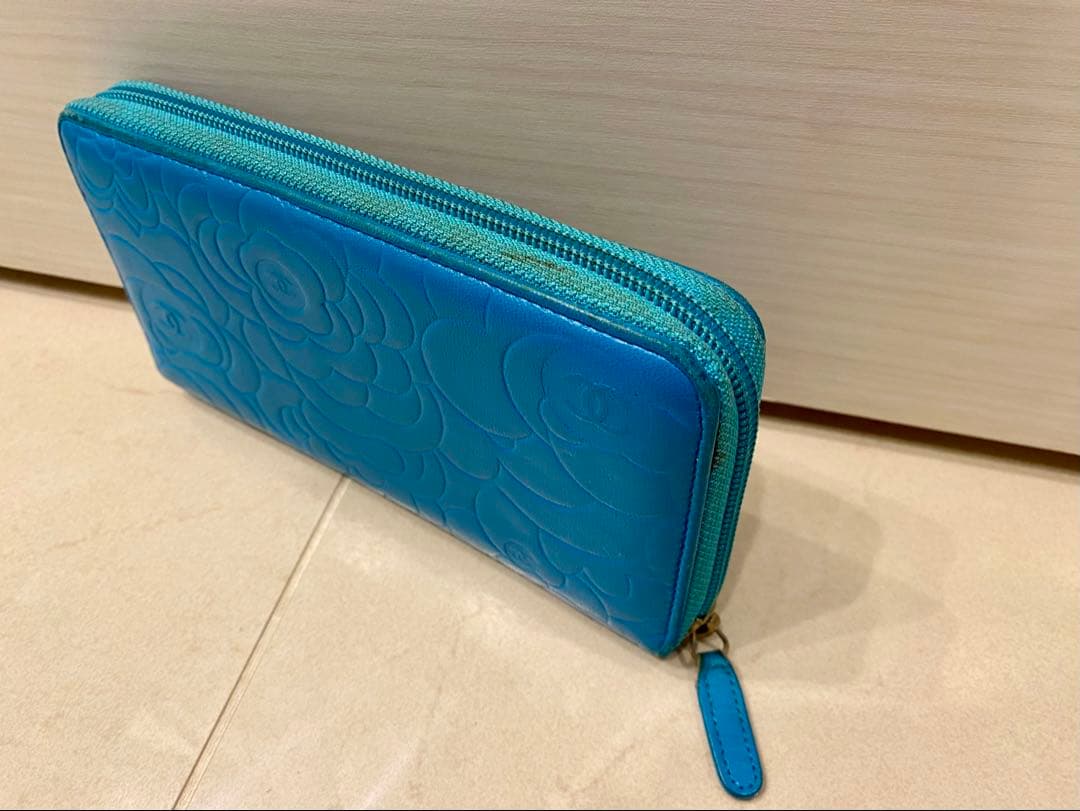 シャネル CHANEL ラウンドファスナー 長財布 カメリア レザー ブルー