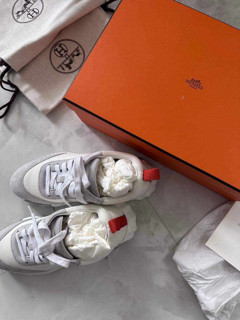 エルメス ホワイト グレー スニーカー