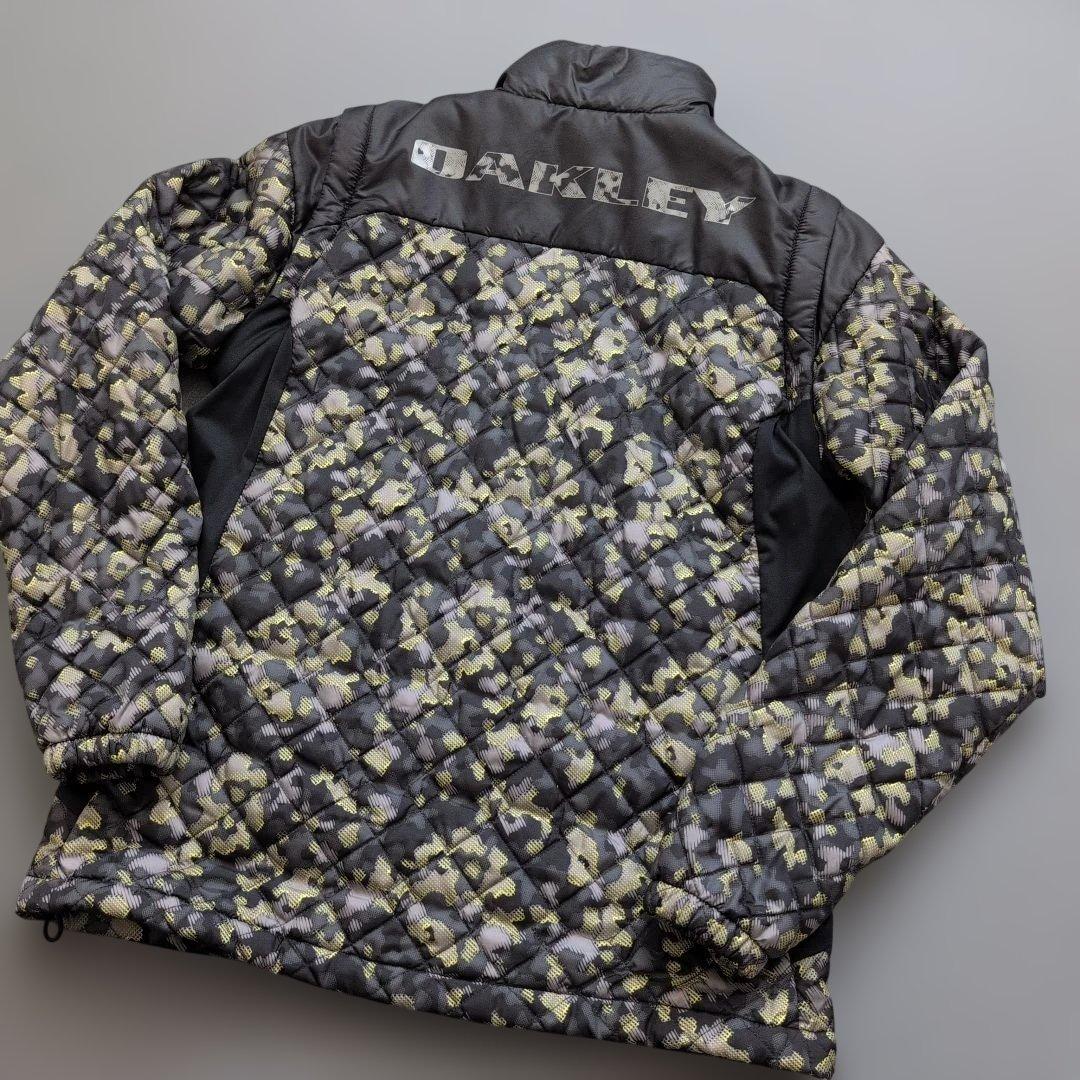【極美品】オークリーゴルフ　2wayフルジップダウンジャケット　迷彩柄　M