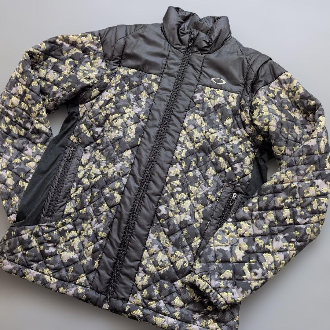 【極美品】オークリーゴルフ　2wayフルジップダウンジャケット　迷彩柄　M