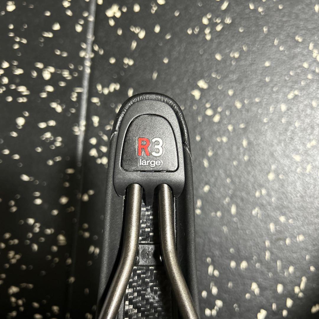 フィジーク　アリオネR3 ラージサイズ