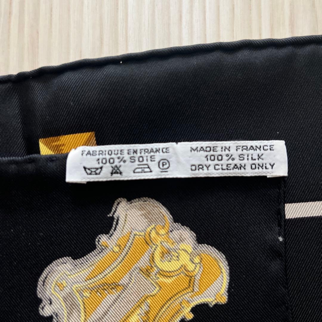 HERMÈS 鍵と装飾のシルクスカーフ