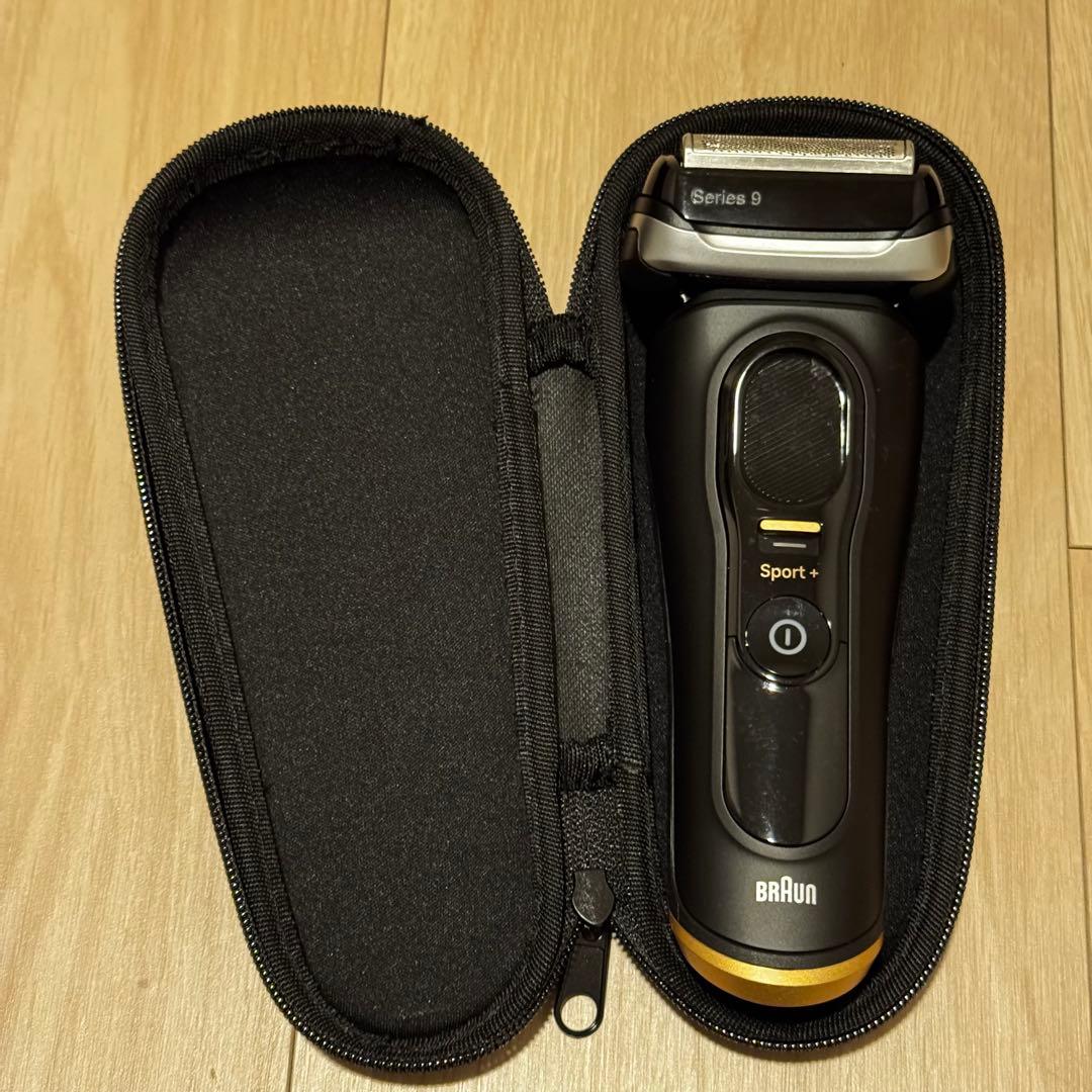 【美品】BRAUN Series 9 SPORT+ [洗浄機+洗浄液8個付き]