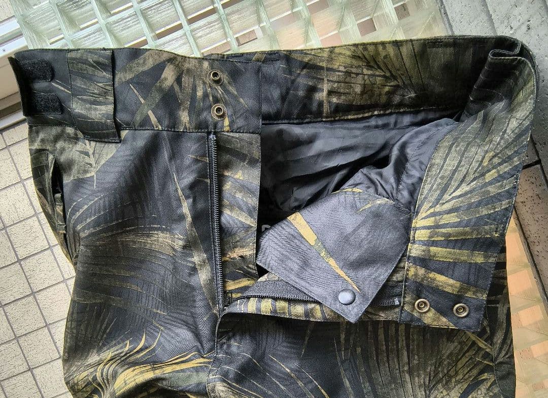 ♠【ビラボン】✨新品未使用　スノボードパンツ　ボタニカルプリント　M