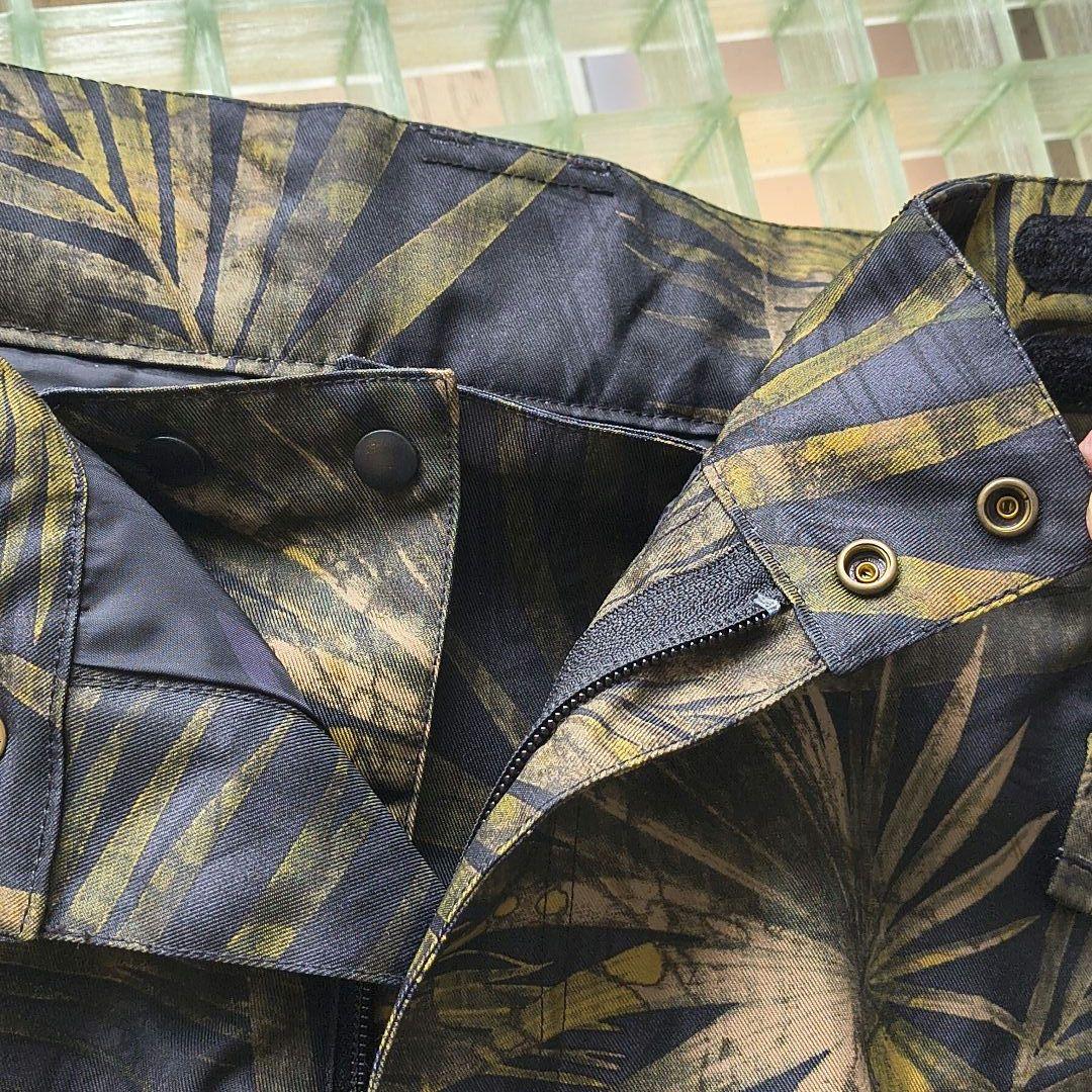 ♠【ビラボン】✨新品未使用　スノボードパンツ　ボタニカルプリント　M