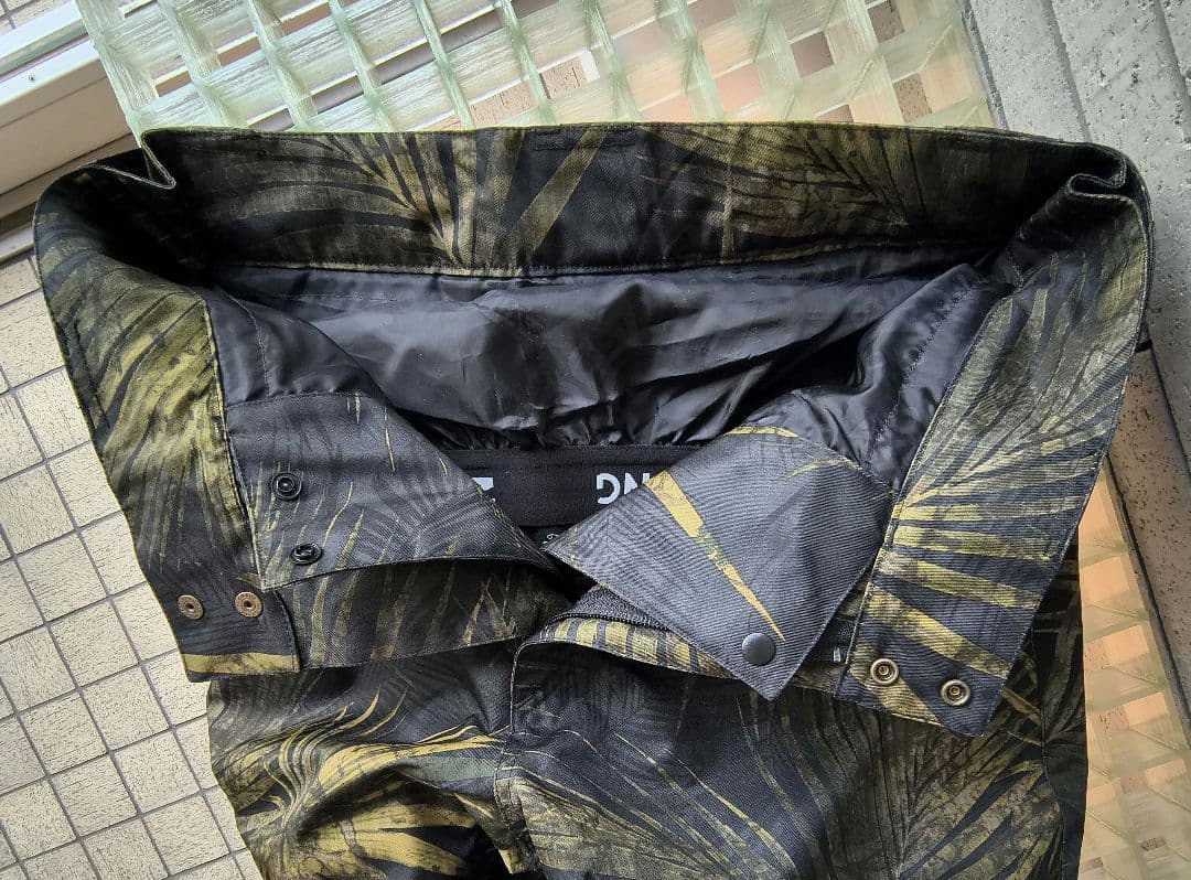 ♠【ビラボン】✨新品未使用　スノボードパンツ　ボタニカルプリント　M