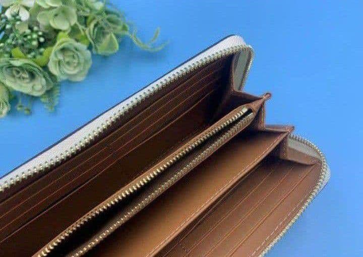 新品未使用コーチ長財布レディース花柄ホワイトロングジップ送料無料即日発送